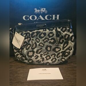 New With Tags! Cheetah/ Leopard Print COACH Wristlet/Wallet Silver w/ Black